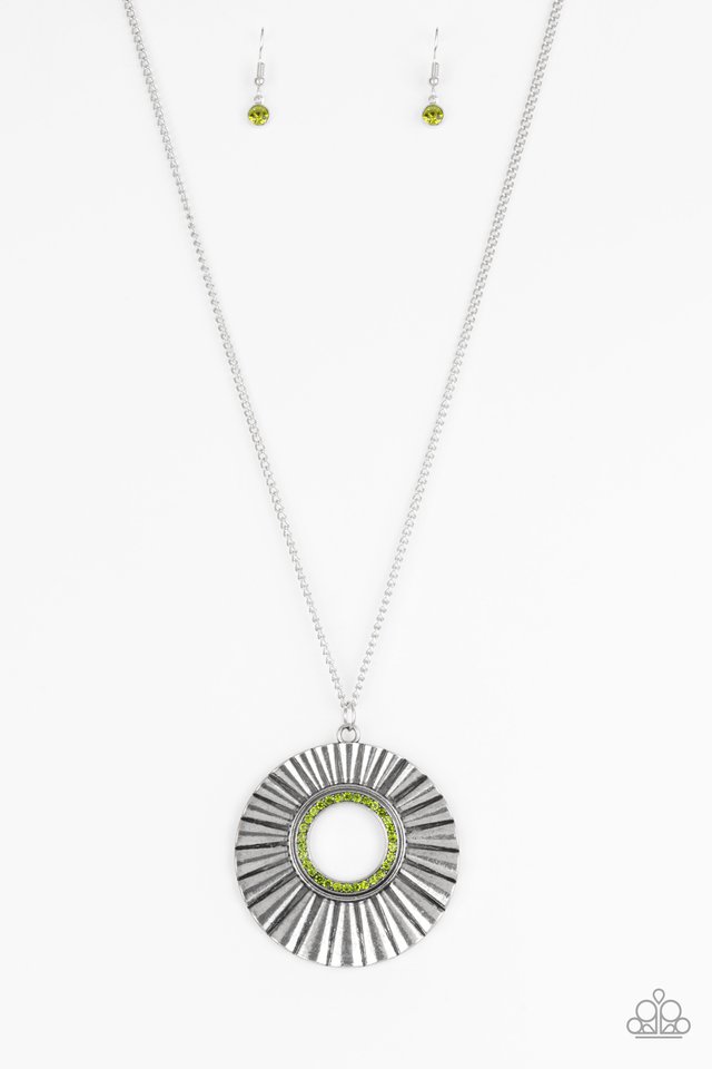 Paparazzi ♥ Chicly Centered - Green ♥ Necklace – LisaAbercrombie