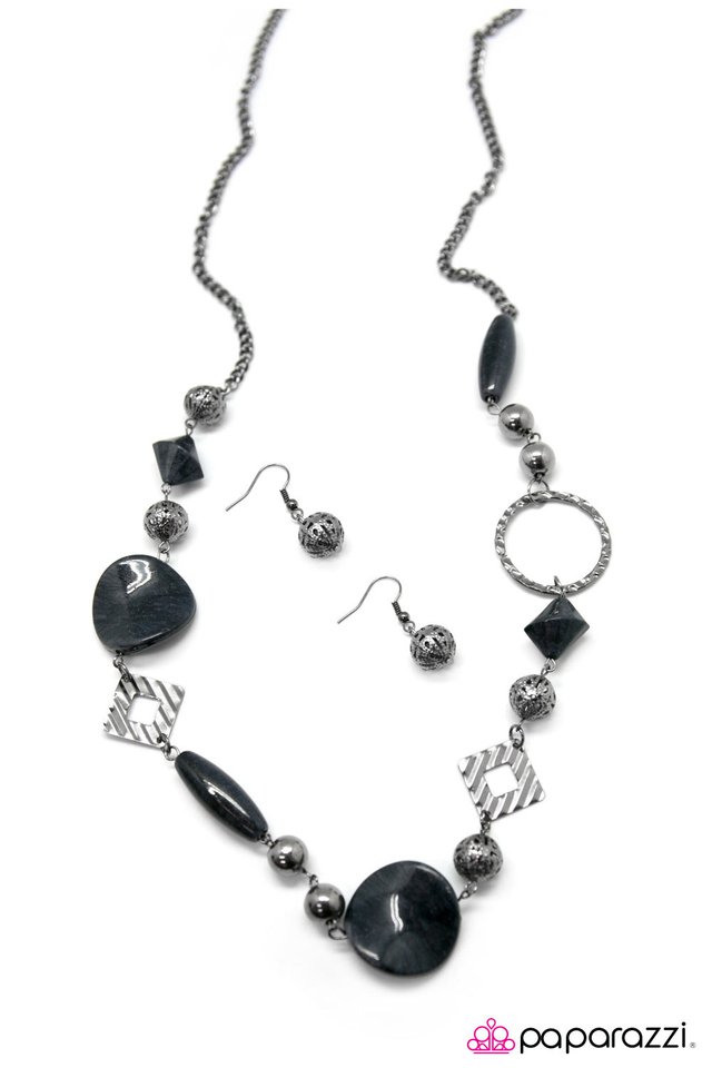 Paparazzi ♥ All Mixed Up - Black ♥ Necklace