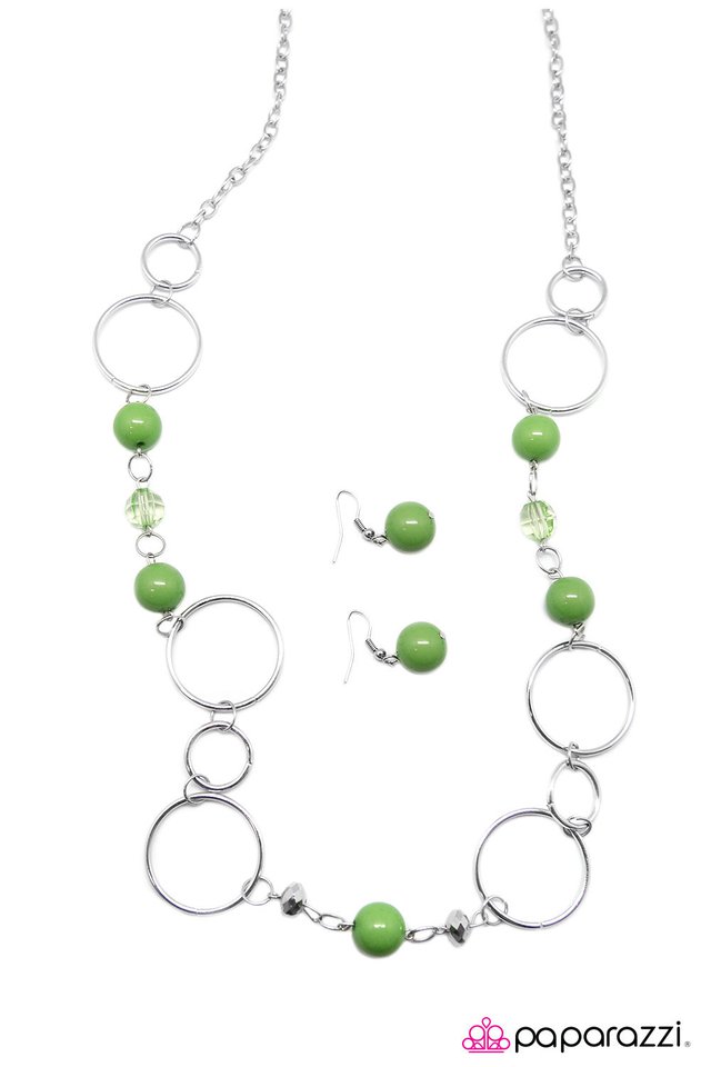 Paparazzi ♥ Keeping Up With The Joneses - Green ♥ Necklace
