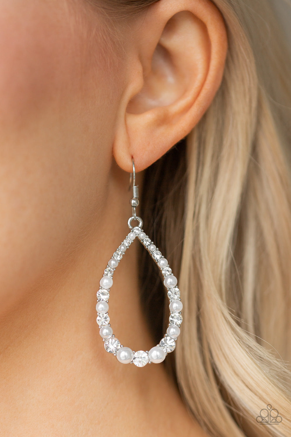 Gala go getter store white earrings paparazzi