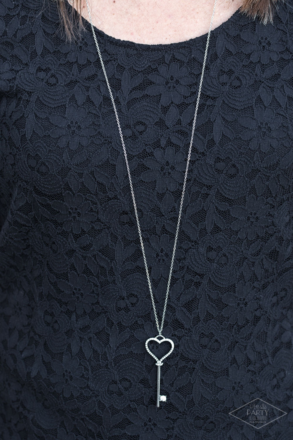 Paparazzi love is key necklace hot sale