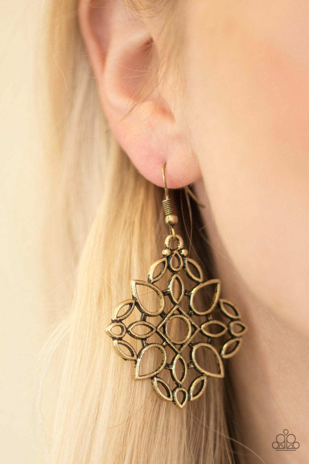 Paparazzi ♥ Elaborate Scheme - Brass ♥  Earrings