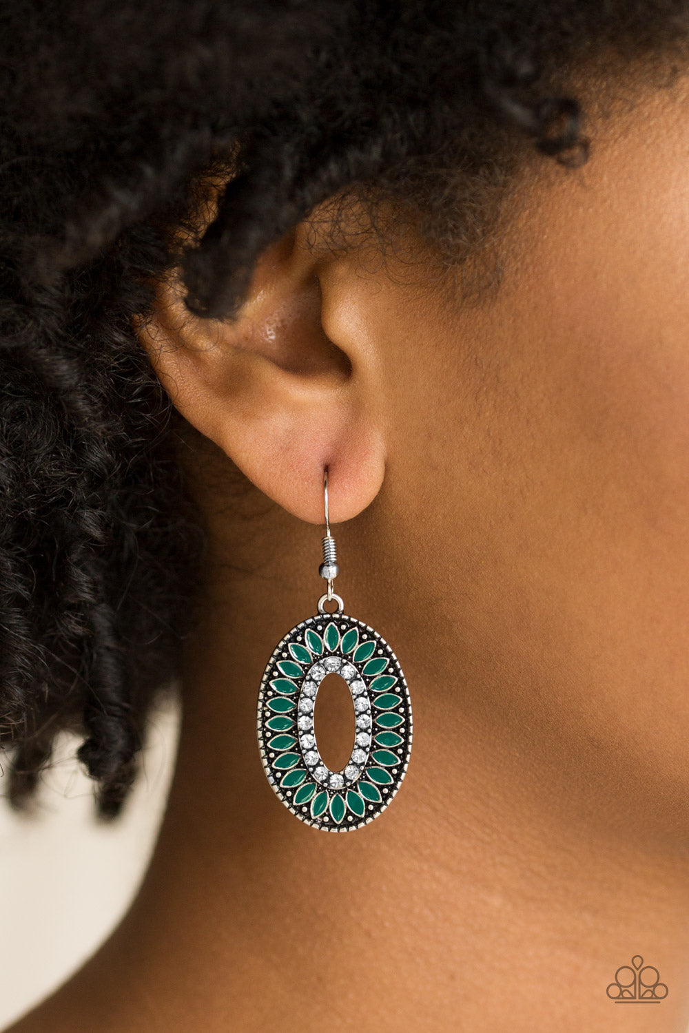 Paparazzi ♥ Fishing For Fabulous - Green ♥  Earrings