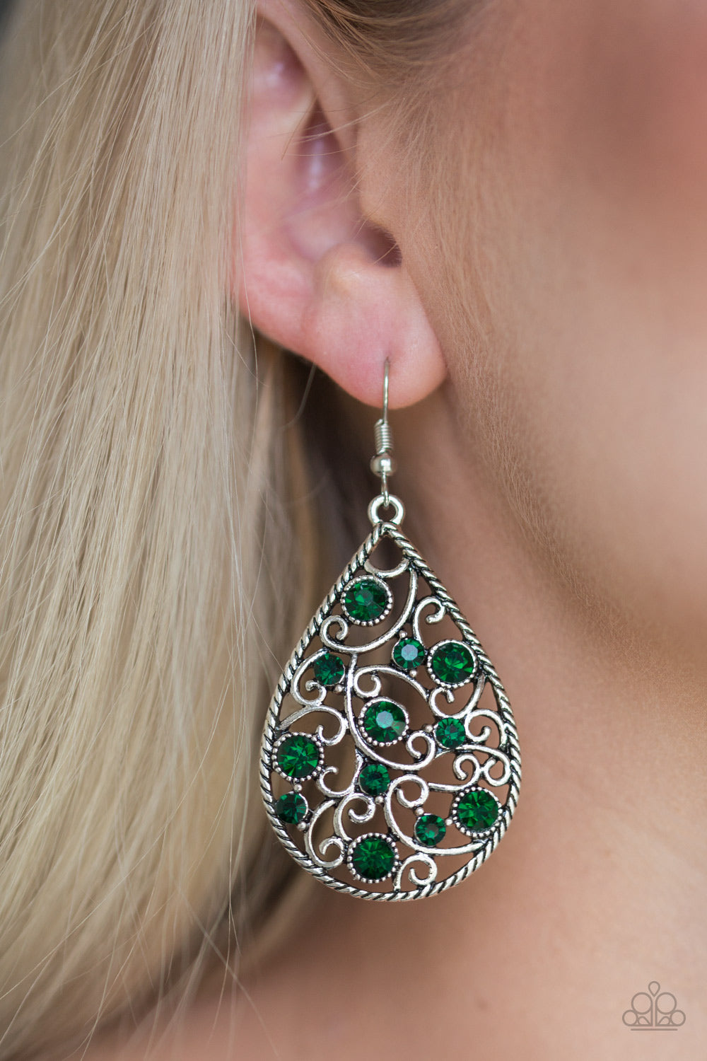 Paparazzi ♥ Certainly Courtier - Green ♥  Earrings