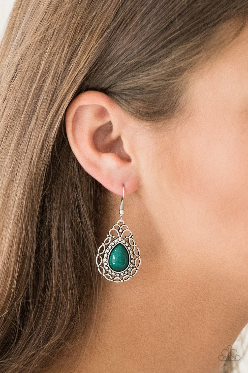 Paparazzi ♥ Flirty Finesse - Green ♥  Earrings