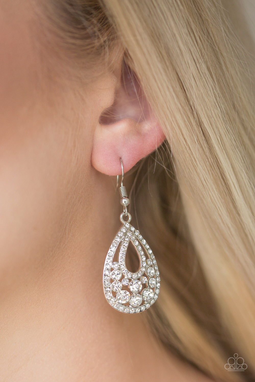 Paparazzi ♥ Sparkling Stardom - White ♥  Earrings