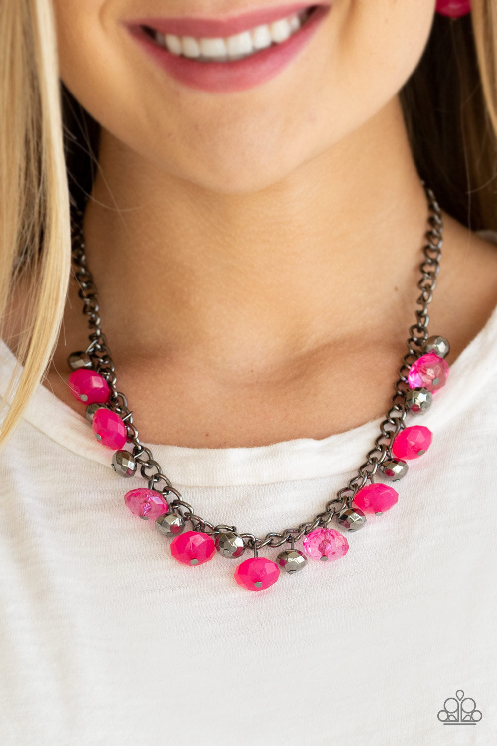 Paparazzi ♥ Runway Rebel - Pink ♥  Necklace