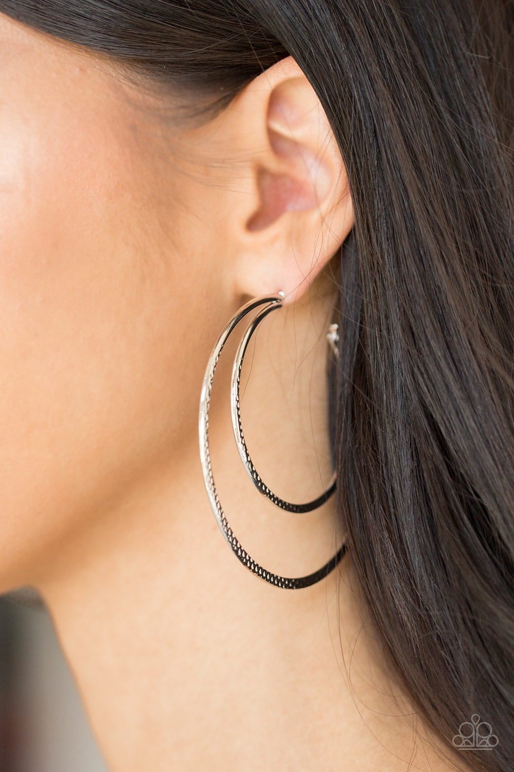 Paparazzi ♥ Drop It Like Its HAUTE - Silver ♥  Earrings