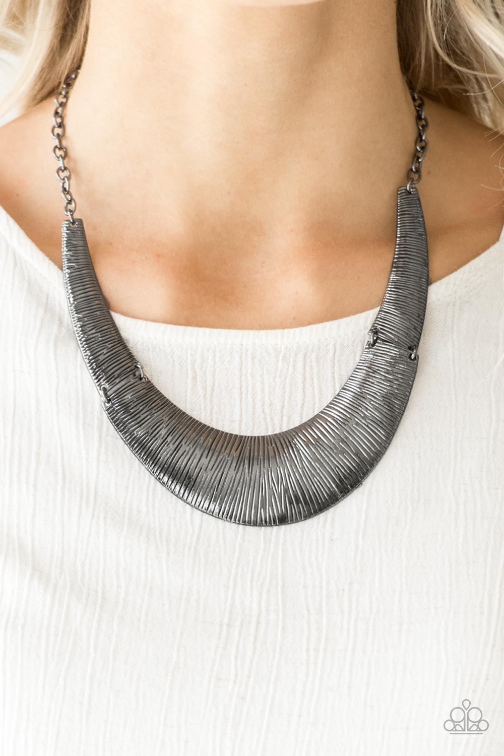 Paparazzi ♥ Feast or Famine - Black ♥  Necklace