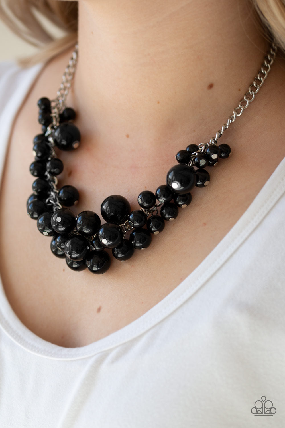 Paparazzi ♥ Glam Queen - Black ♥  Necklace