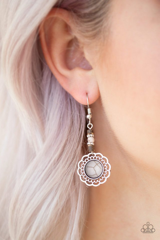 Paparazzi ♥ Desert Bliss - Silver ♥ Earrings