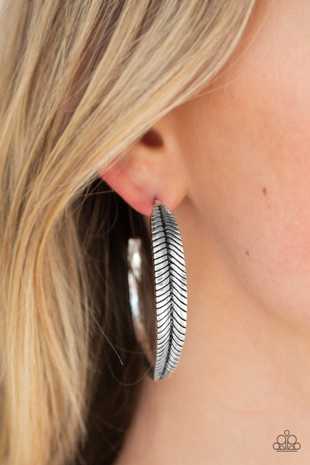 Paparazzi ♥ Funky Feathers - Silver ♥  Earrings