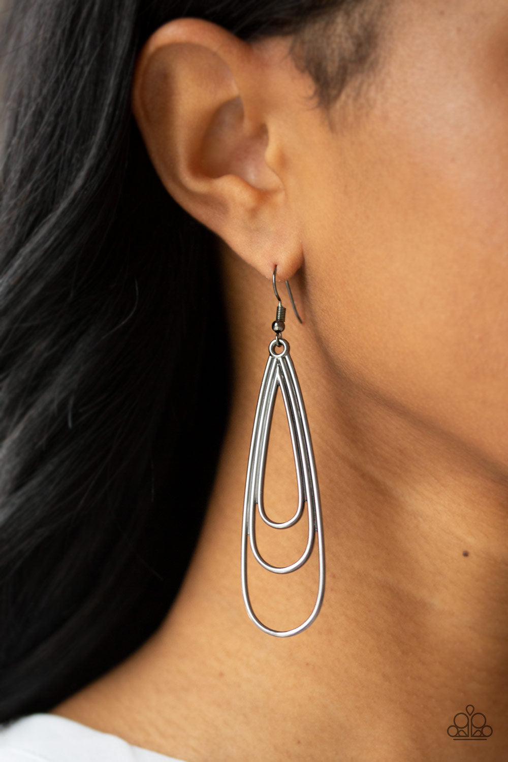 Paparazzi ♥ Triple Ripple - Black ♥  Earrings