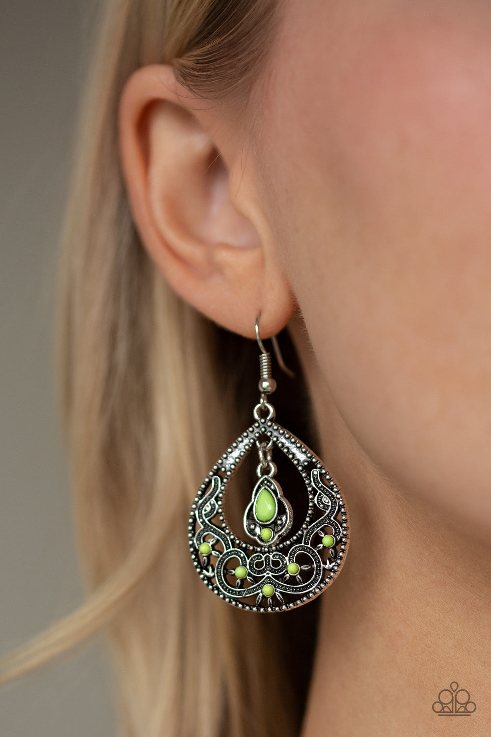 Paparazzi ♥ All-Girl Glow - Green ♥  Earrings