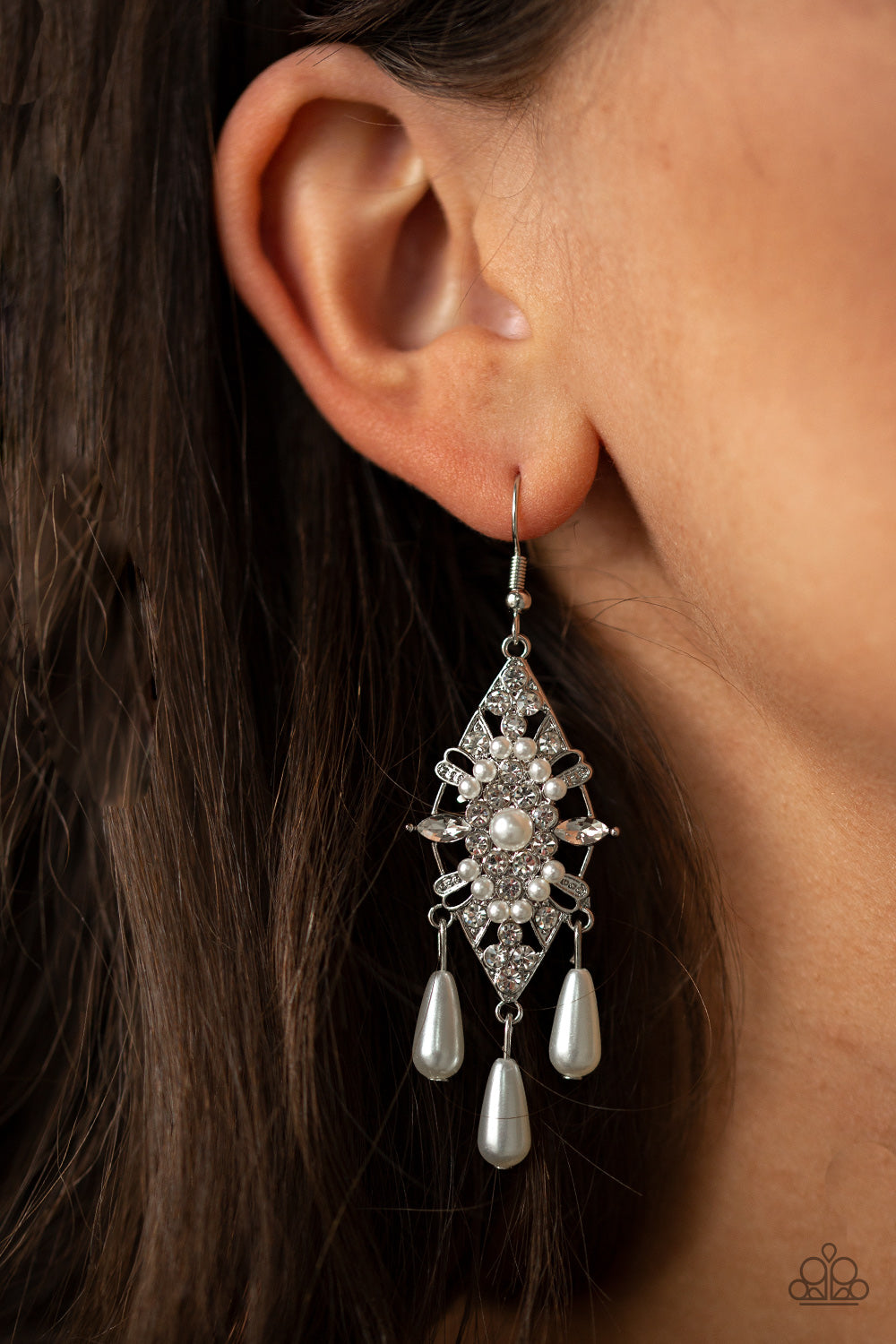 Paparazzi ♥ Majestic Mood - White ♥  Earrings