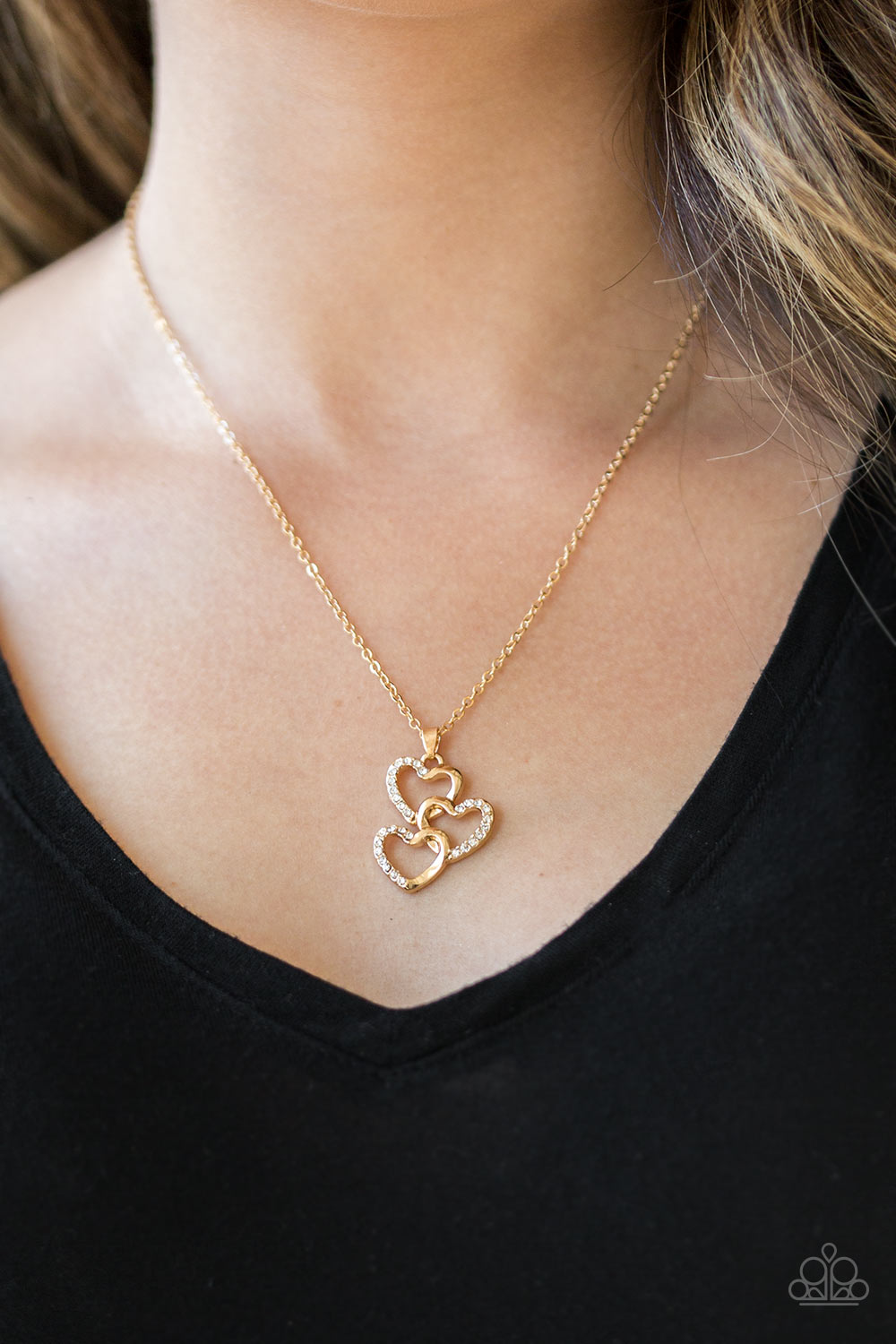 Gold heart deals necklace paparazzi