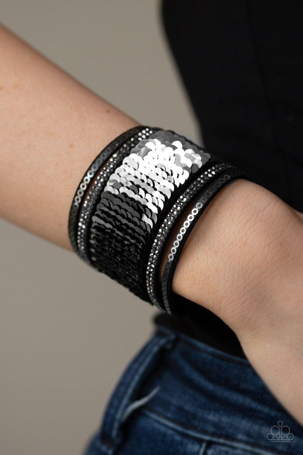 Paparazzi ♥ Heads Or MERMAID Tails - Black ♥  Bracelet