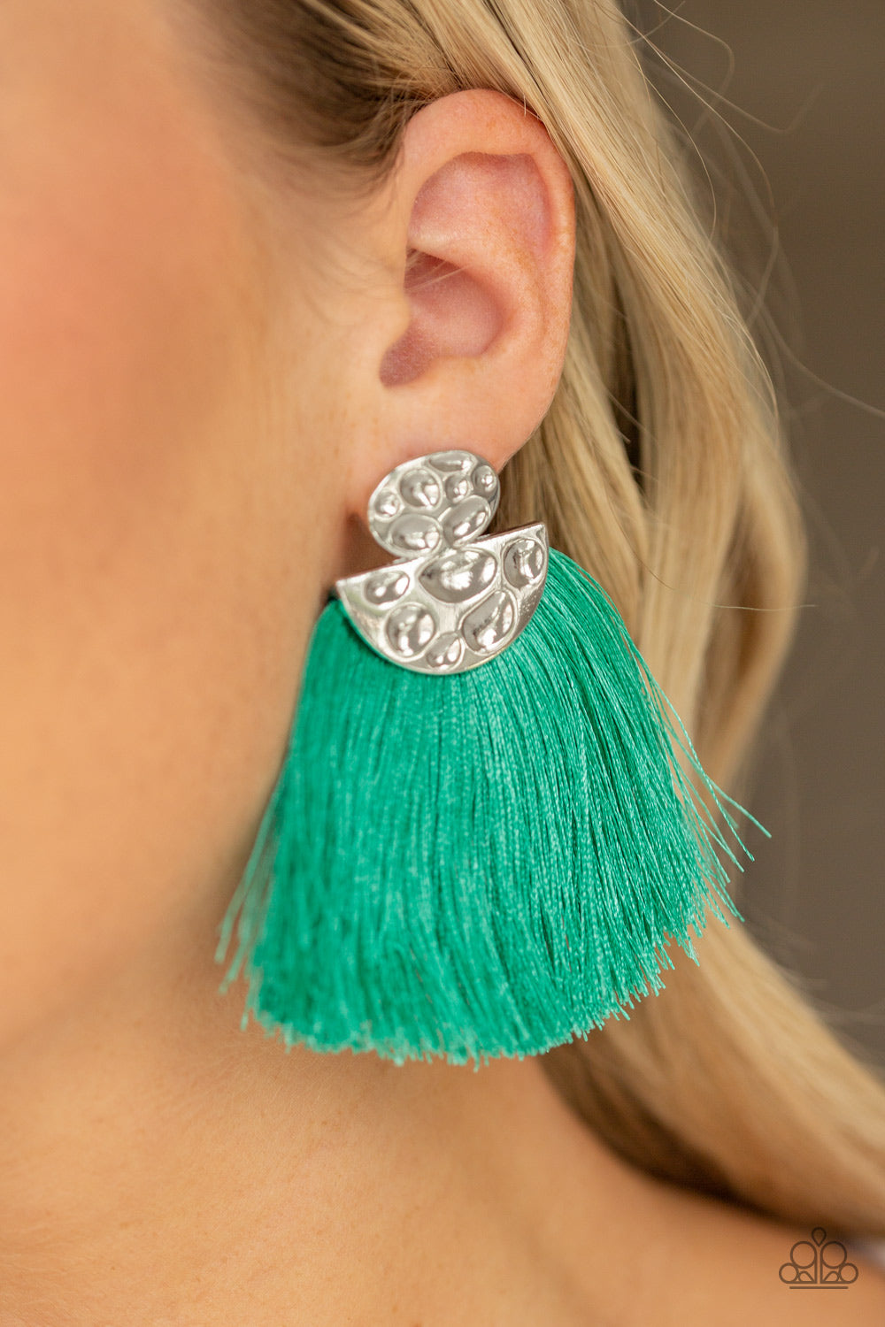 Paparazzi ♥ Make Some PLUME - Green ♥  Post Earrings