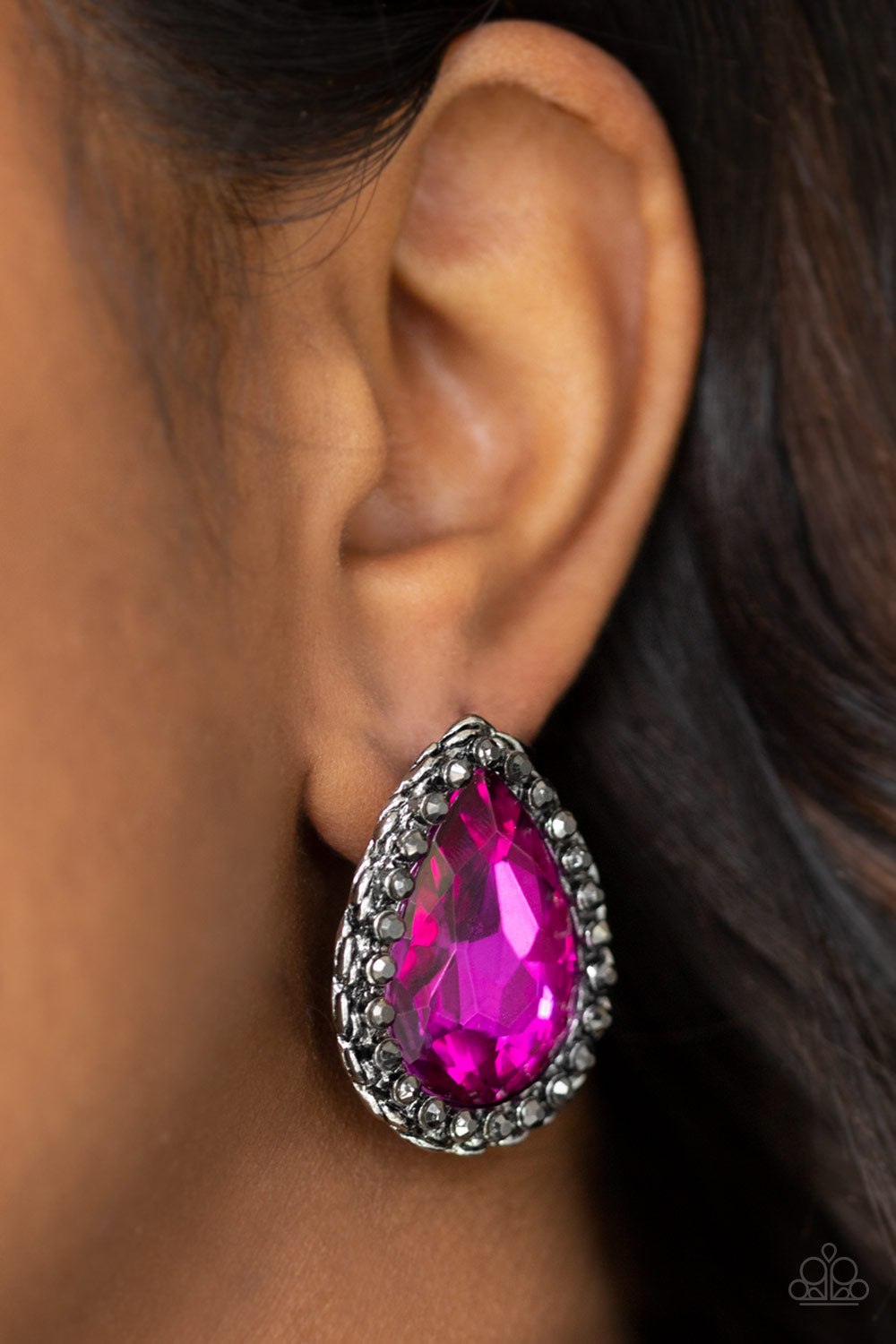 Paparazzi ♥ Dare To Shine - Pink ♥  Post Earrings