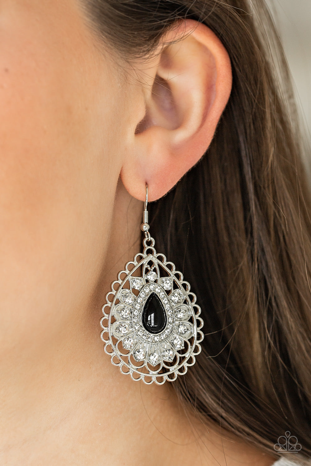 Paparazzi ♥ Glamour Grandeur - Black ♥  Earrings