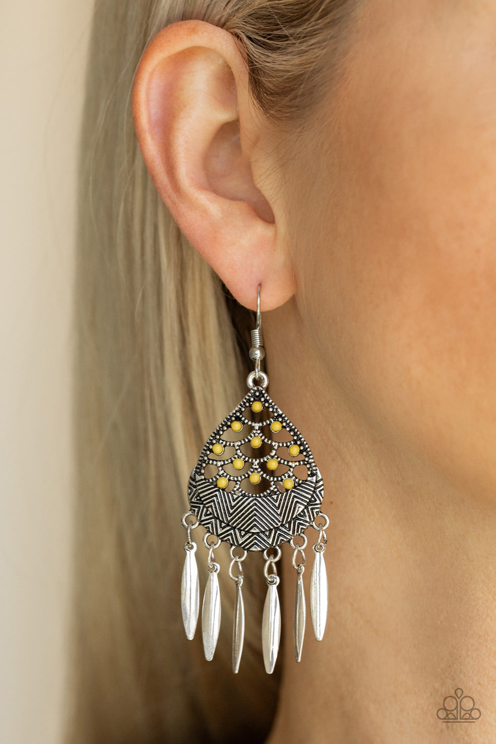 Paparazzi ♥ Wolf Den - Yellow ♥  Earrings