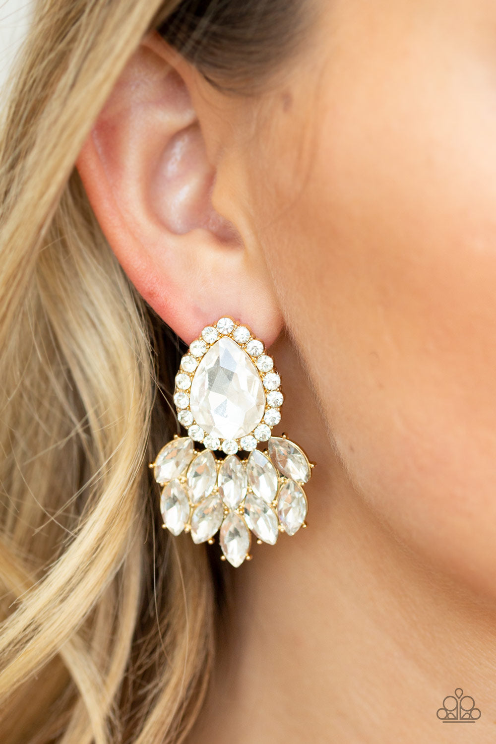 Paparazzi ♥ A Breath of Fresh HEIR - Gold ♥  Post Earrings