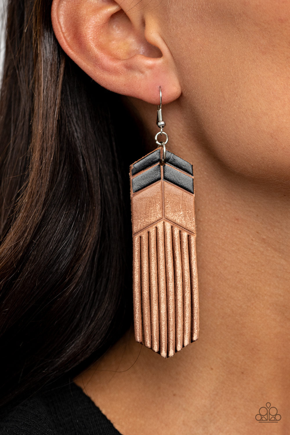 Paparazzi ♥ Desert Trails - Black ♥  Earrings