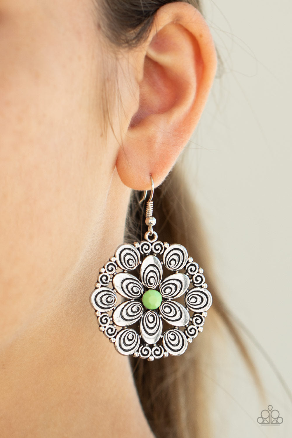 Paparazzi ♥ Grove Groove - Green ♥  Earrings