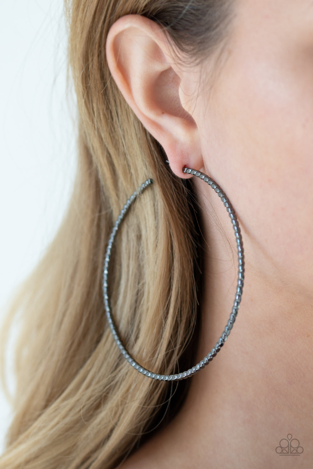 Paparazzi ♥ Pump Up The Volume - Black ♥  Earrings