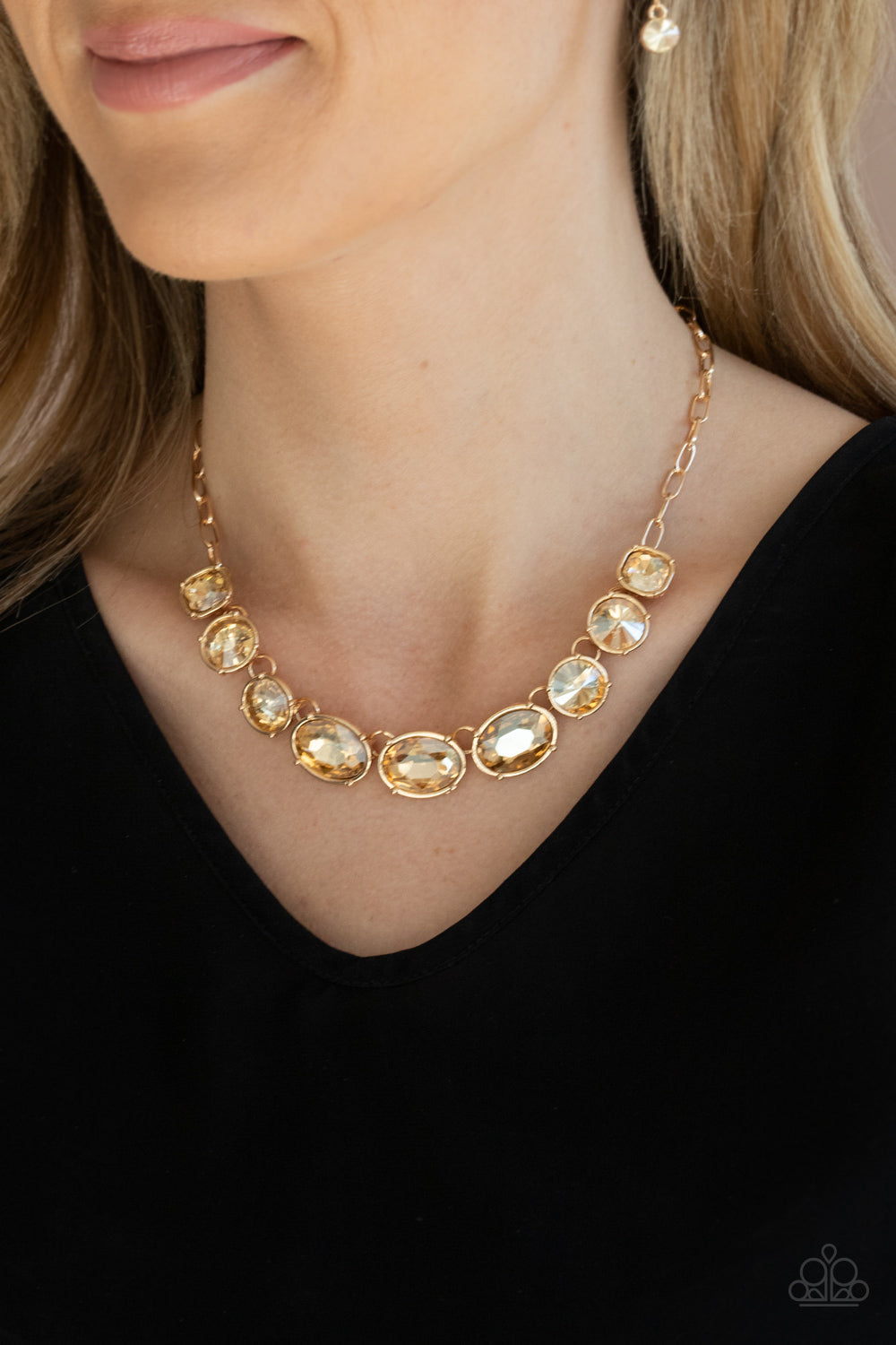 Paparazzi ♥ Gorgeously Glacial - Gold ♥  Necklace