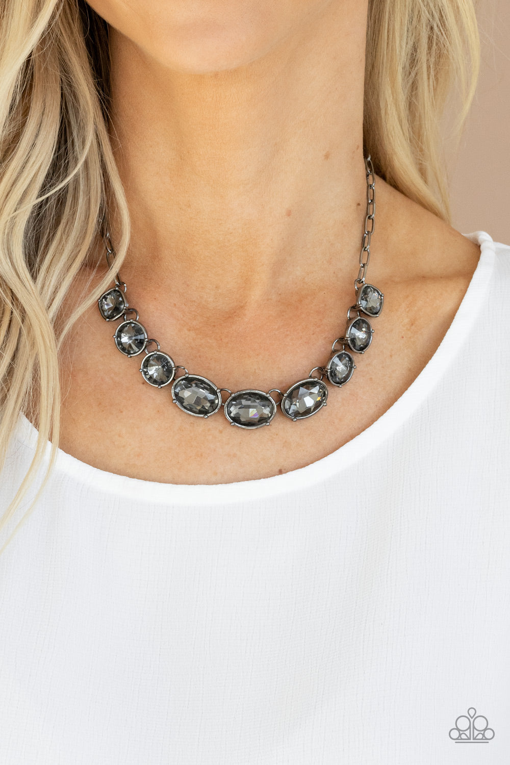 Paparazzi ♥ Gorgeously Glacial - Black ♥  Necklace