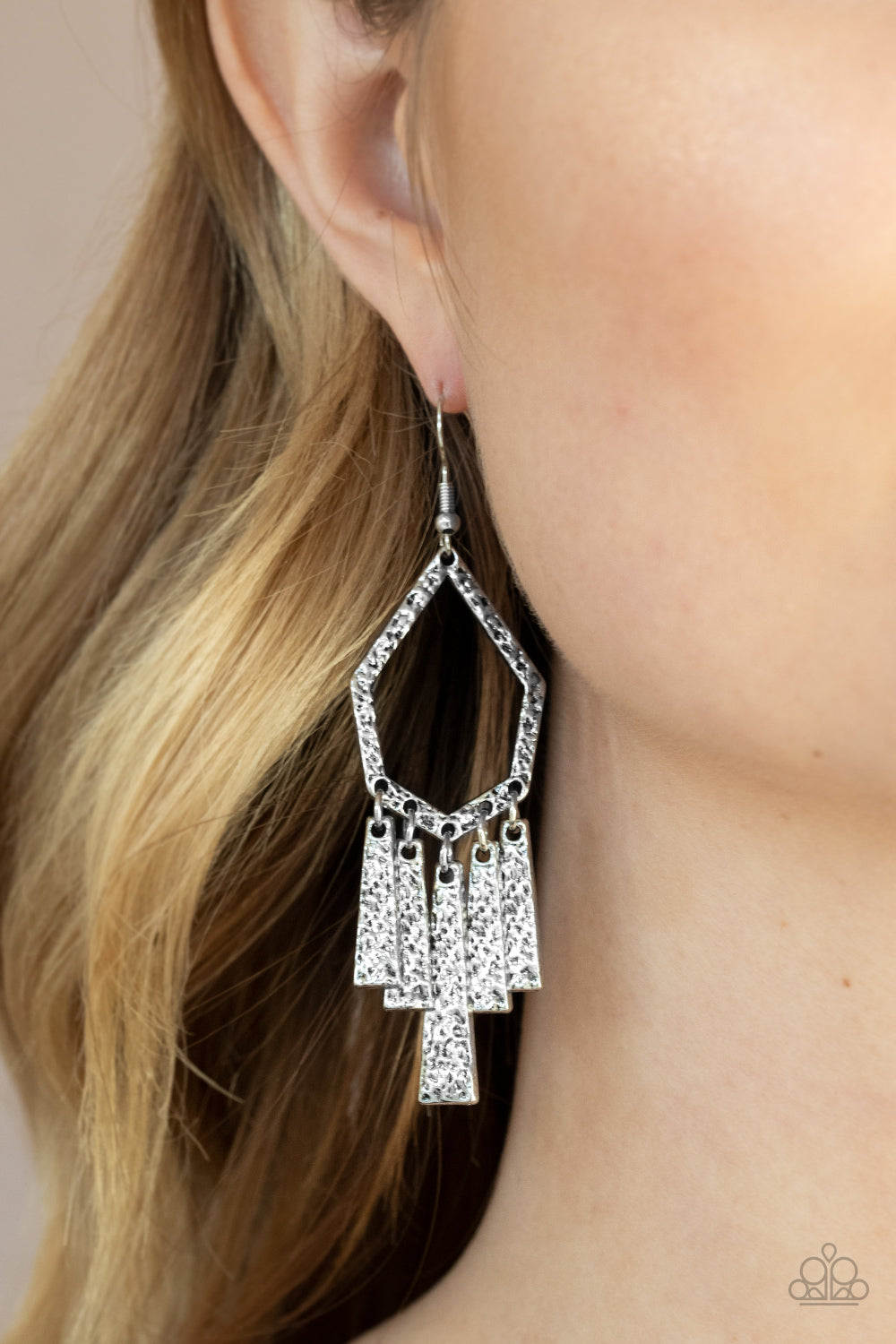 Paparazzi ♥ Museum Find - Silver ♥  Earrings