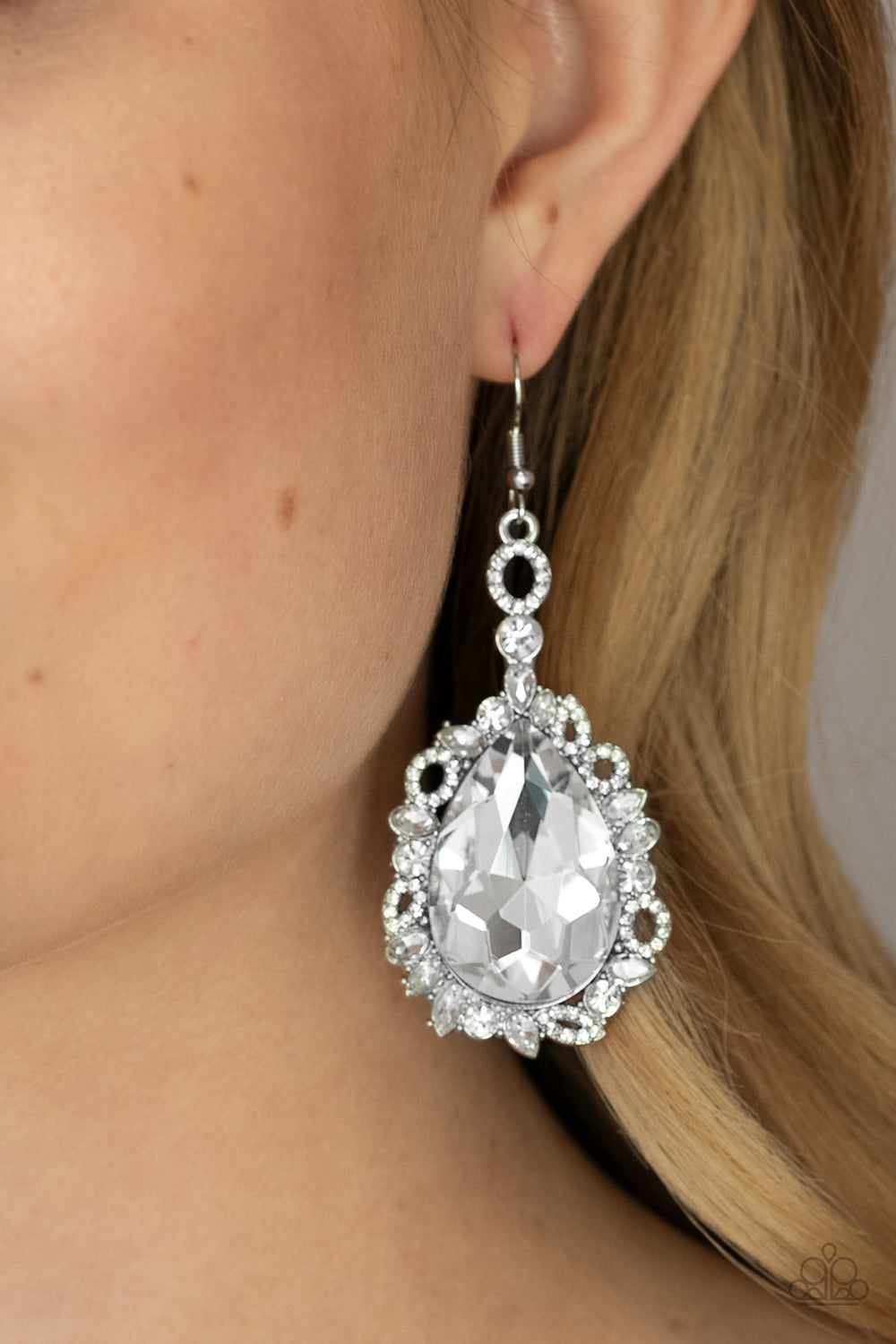 Paparazzi ♥ Royal Recognition - White ♥  Earrings