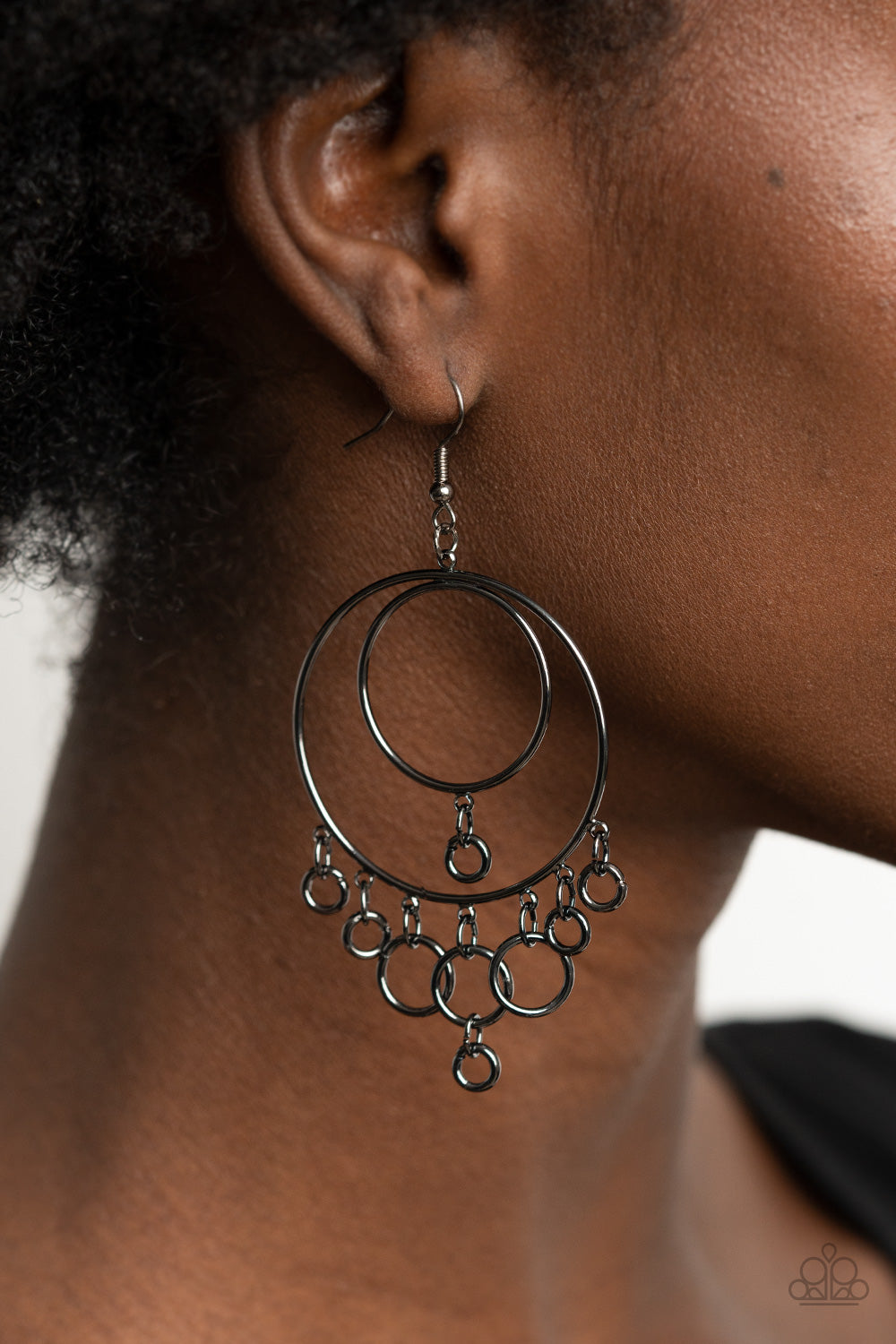 Paparazzi ♥ Roundabout Radiance - Black ♥  Earrings