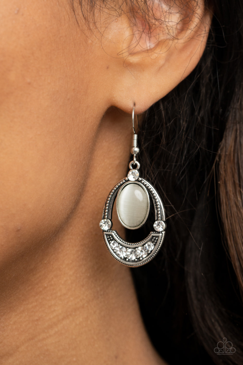 Paparazzi ♥ Serene Shimmer - White ♥  Earrings