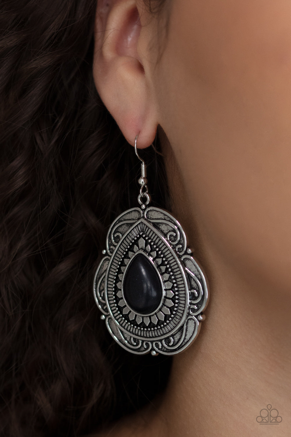 Paparazzi ♥ Southwestern Soul - Black ♥  Earrings