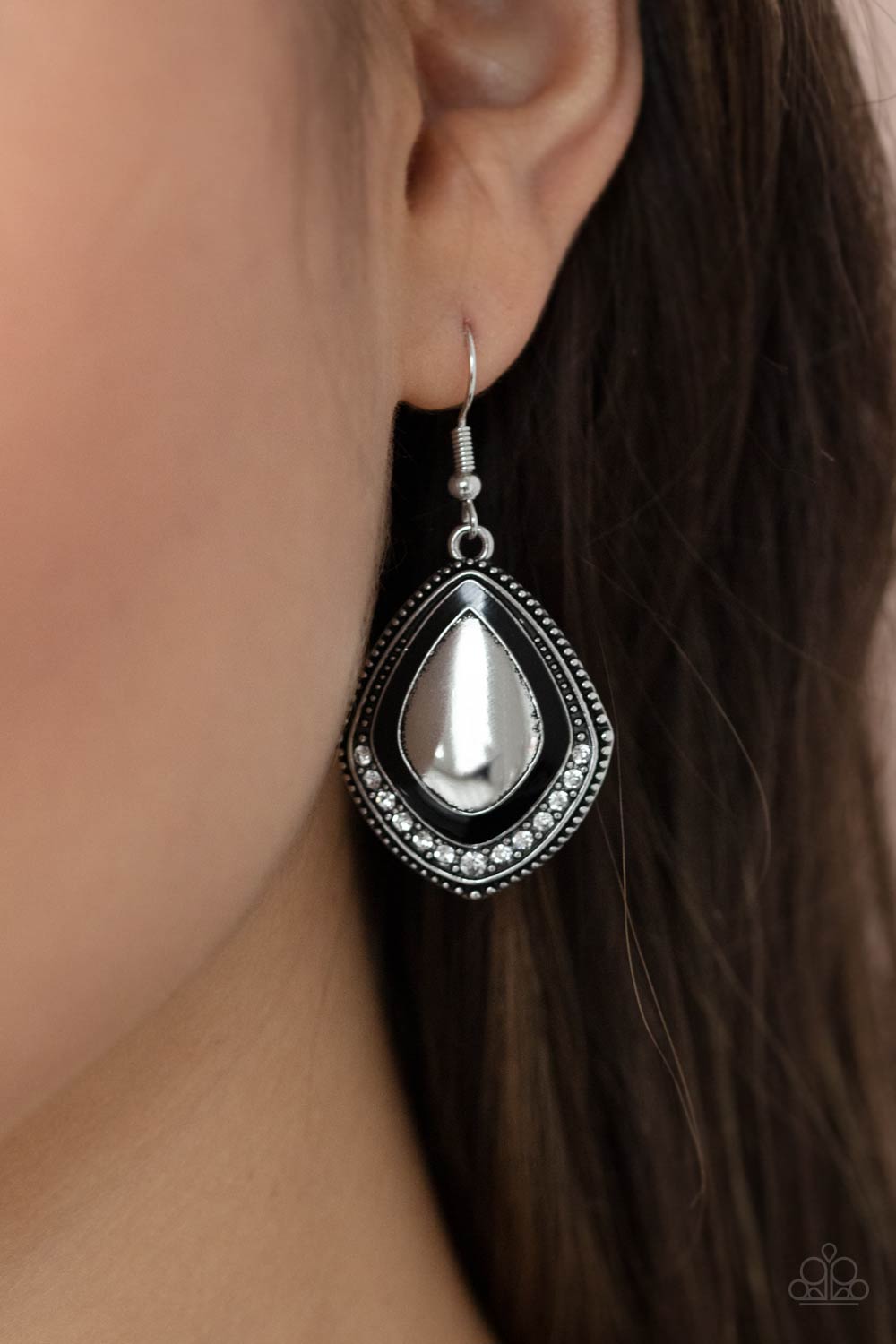 Paparazzi ♥ Fearlessly Feminine - Black ♥  Earrings