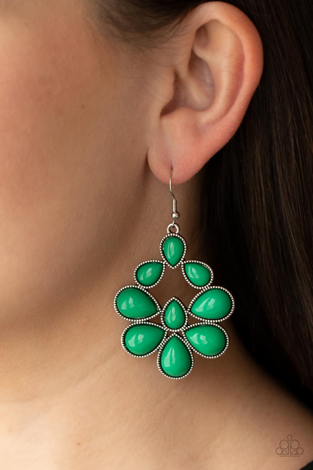 Paparazzi ♥ In Crowd Couture - Green ♥  Earrings