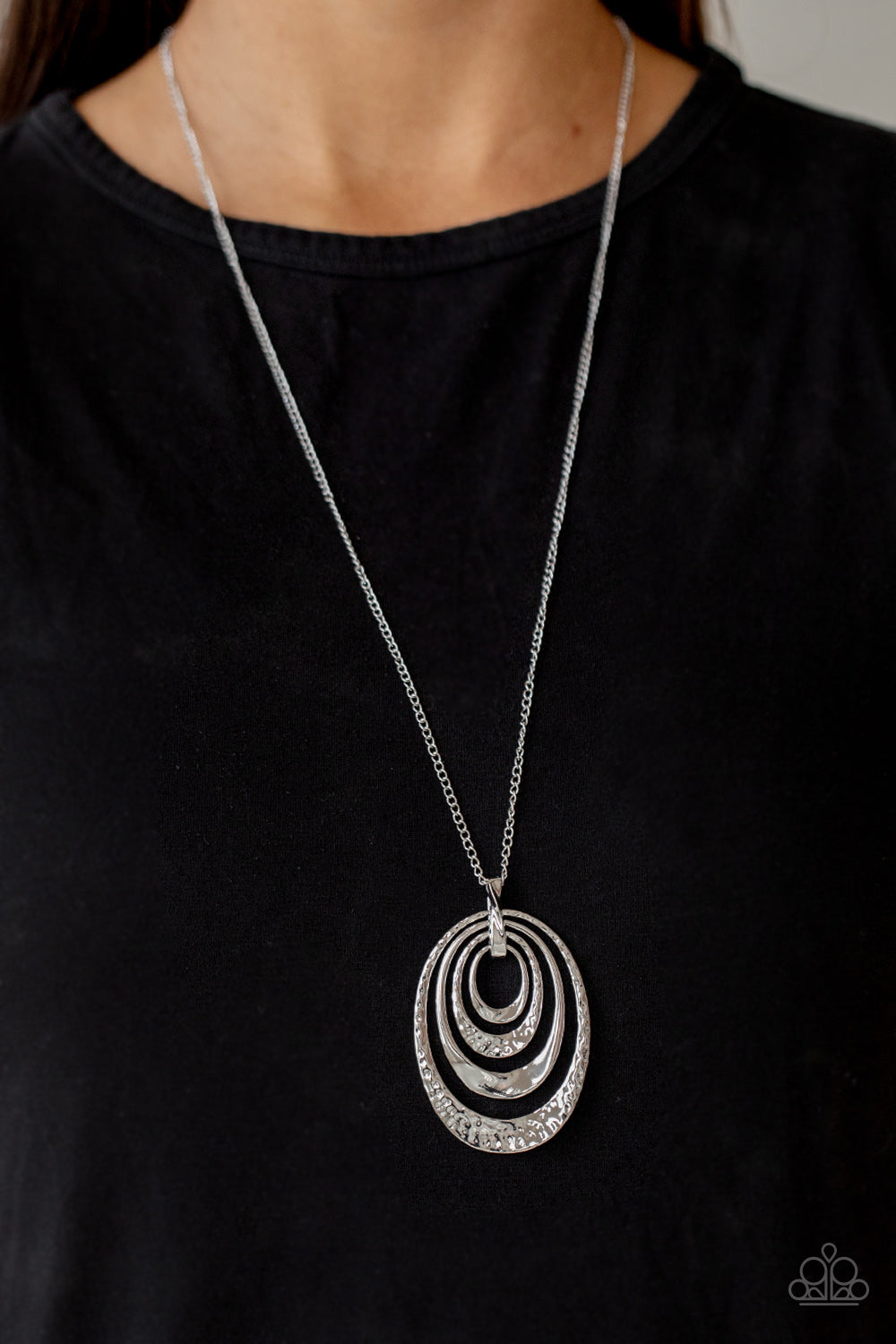 Paparazzi ♥ Renegade Ripples - Silver ♥ Necklace – LisaAbercrombie