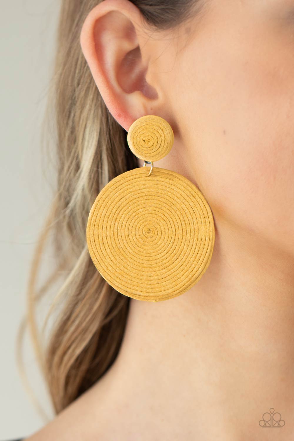 Paparazzi ♥ Circulate The Room - Yellow ♥  Post Earrings