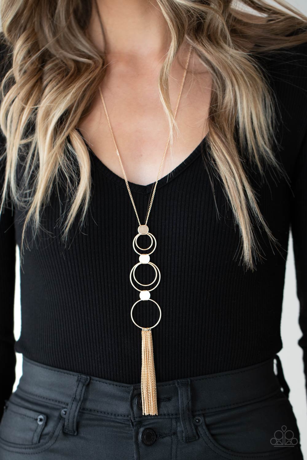 Gold circle outlet necklace paparazzi