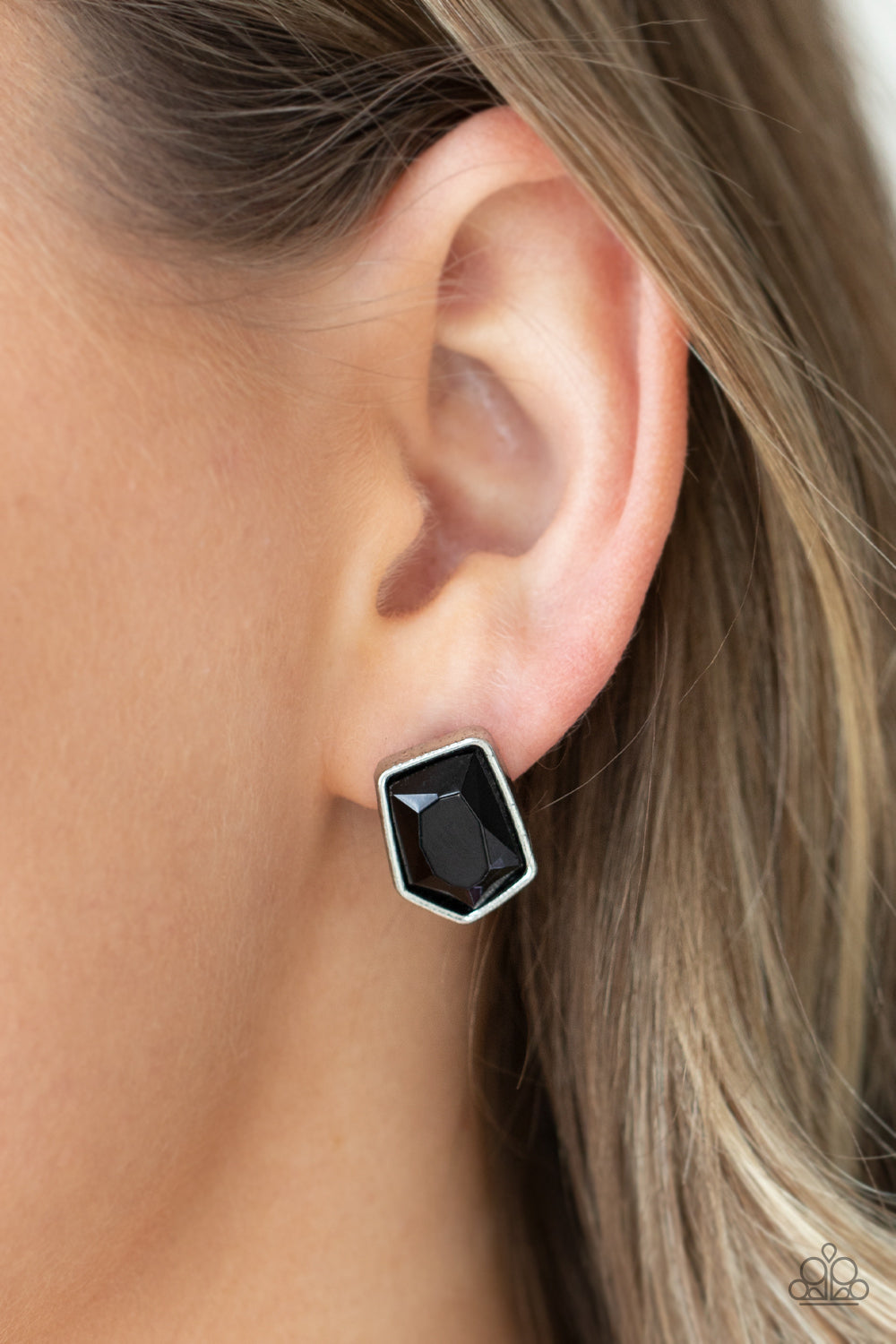 Paparazzi ♥ Indulge Me - Black ♥  Post Earrings