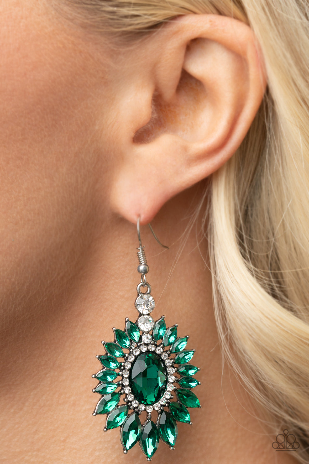 Paparazzi ♥ Big Time Twinkle - Green ♥  Earrings