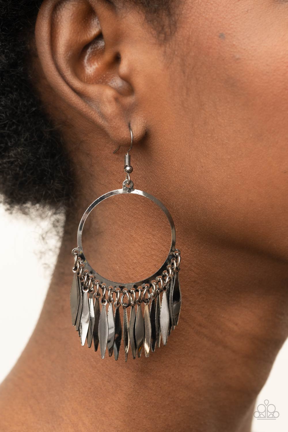 Paparazzi ♥ Radiant Chimes - Black ♥  Earrings