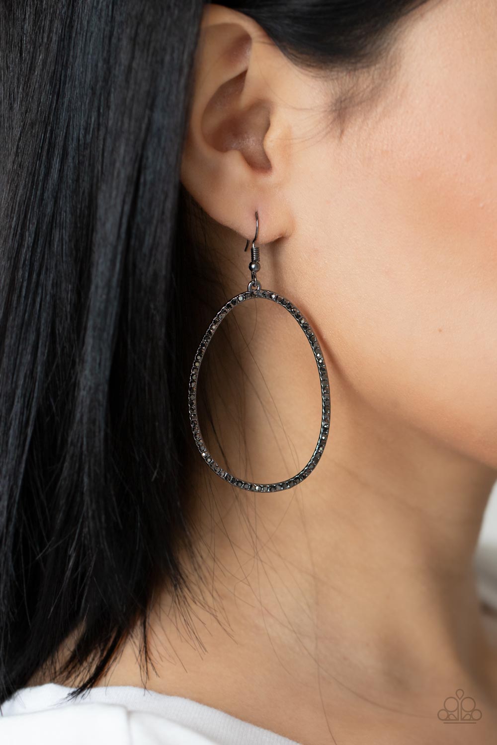 Paparazzi ♥ OVAL-ruled! - Black ♥  Earrings