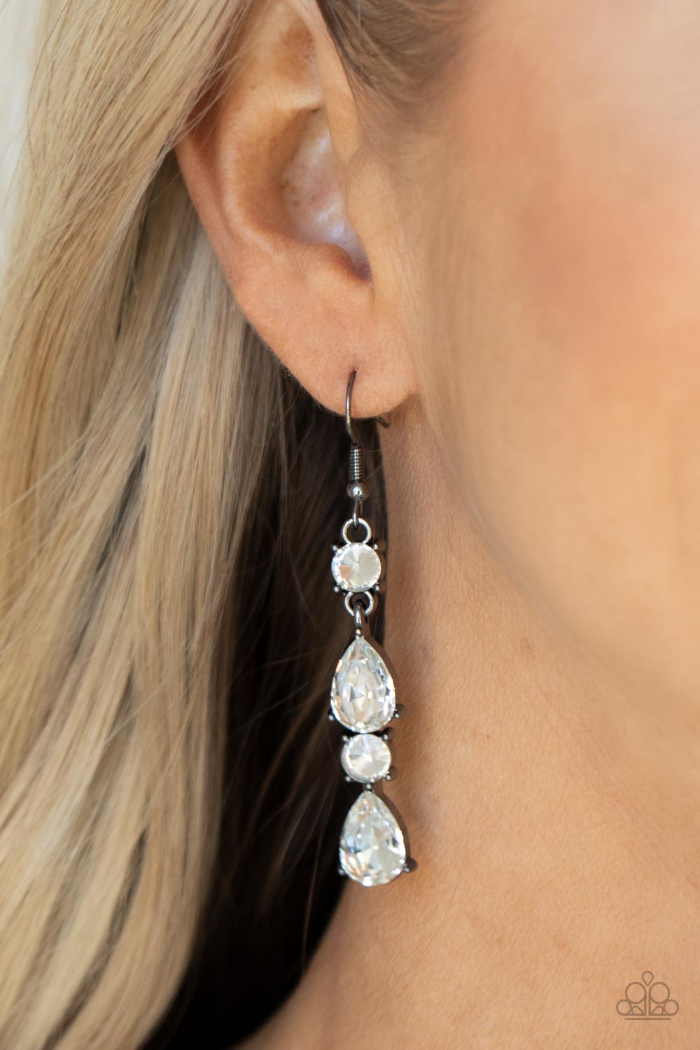 Paparazzi ♥ Raise Your Glass to Glamorous - Black ♥  Earrings