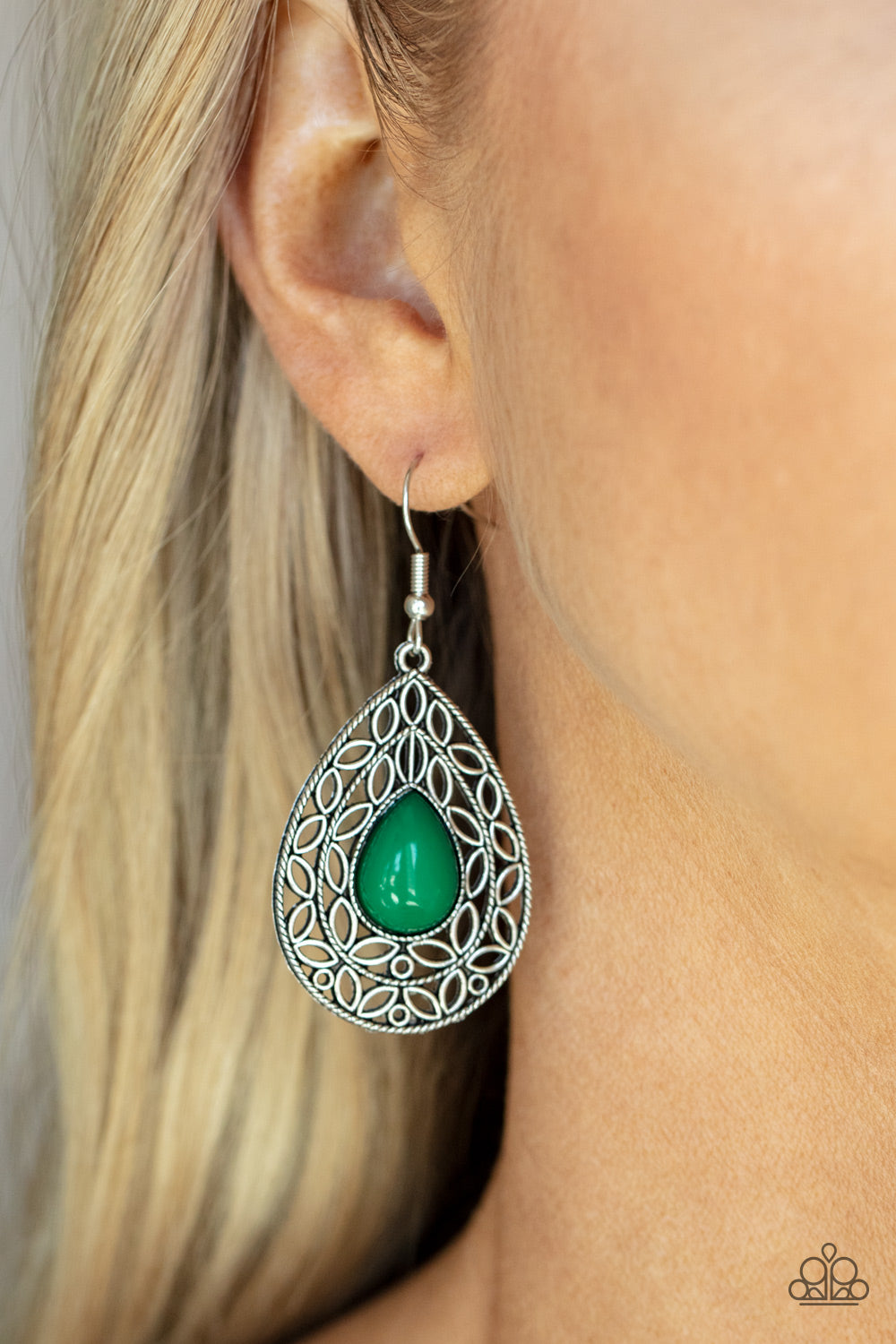 Paparazzi ♥ Fanciful Droplets - Green ♥  Earrings