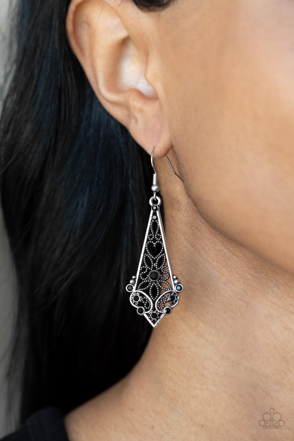 Paparazzi ♥ Casablanca Charisma - Black ♥  Earrings