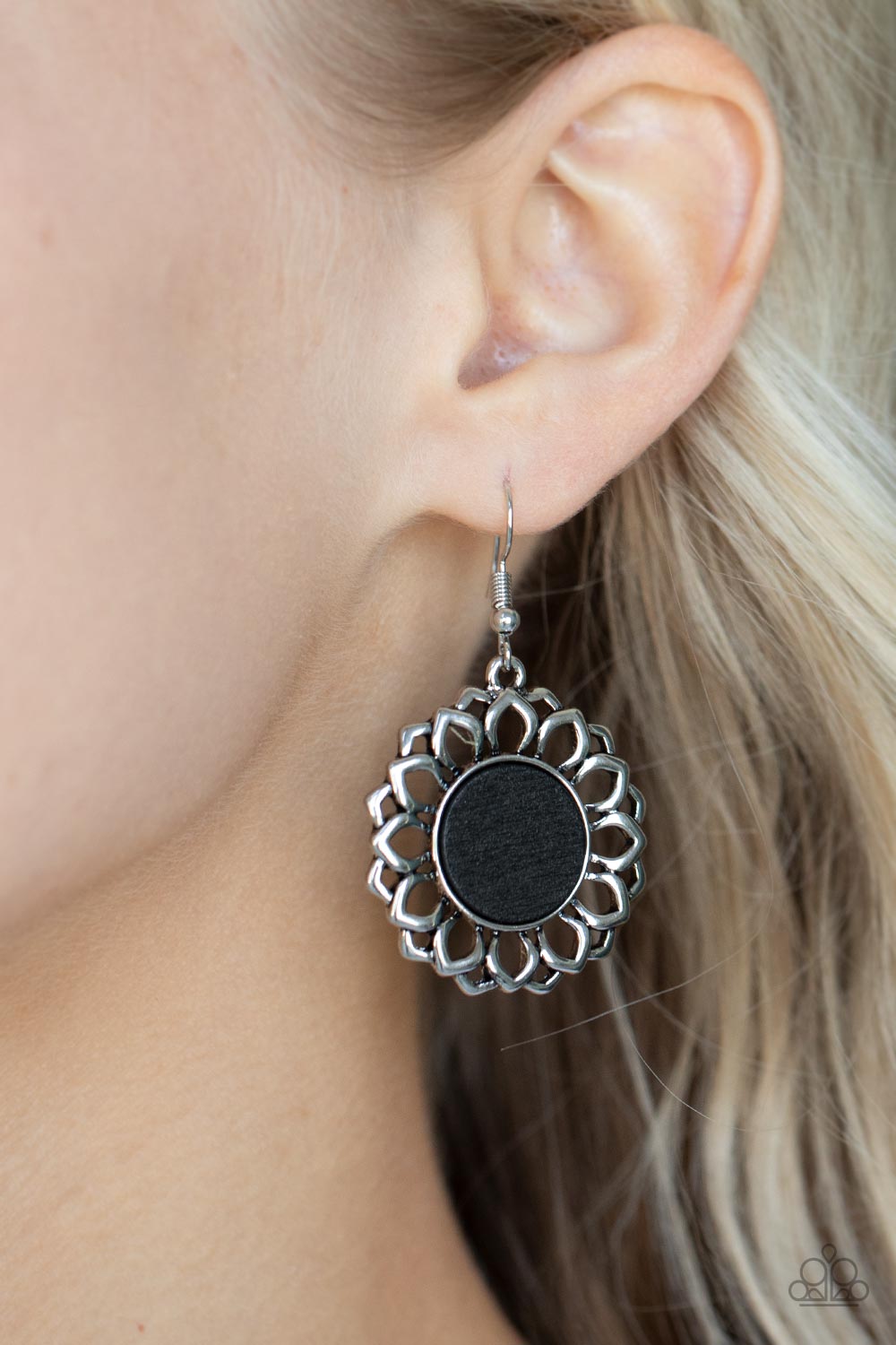 Paparazzi ♥ Farmhouse Fashionista - Black ♥  Earrings