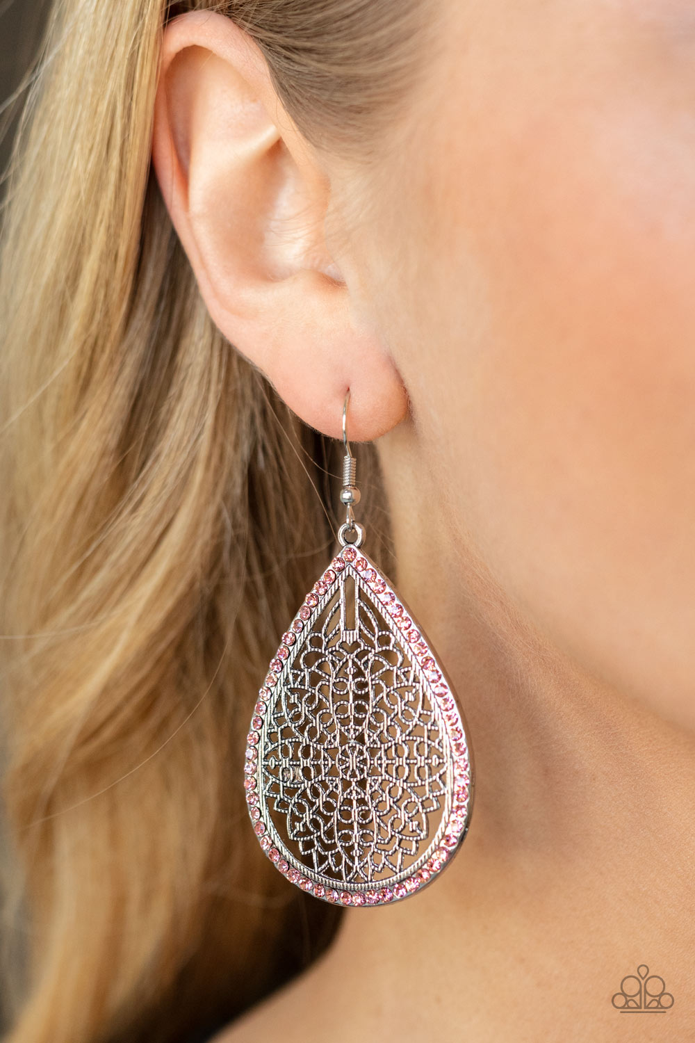 Paparazzi ♥ Fleur de Fantasy - Pink ♥  Earrings